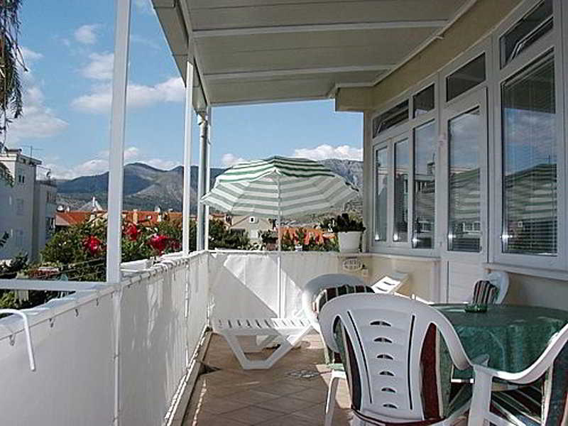 Apartment Marina Primosten Exterior photo